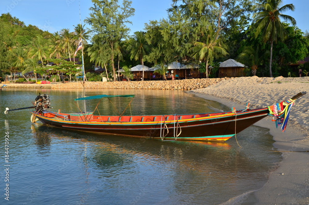 Fototapeta premium LONG TAIL BOAT ÎLE DE KO PHA NGAN THAÏLANDE 