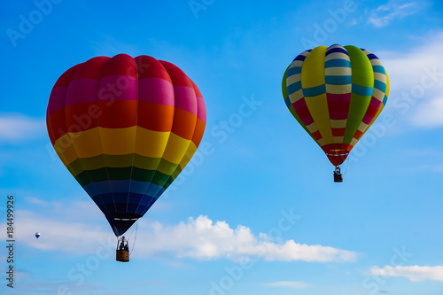 Blue sky and hot air balloon　　青空と熱気球 © Kana Design Image
