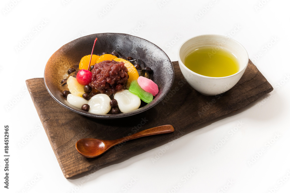 みつ豆 (Mitsumame)mixture of boiled beans, agar cubes みつ豆 (Mitsumame)mixture of boiled beans, agar cubes