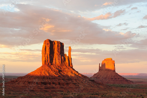 Monument Valley at Sunset © Goldilock Project