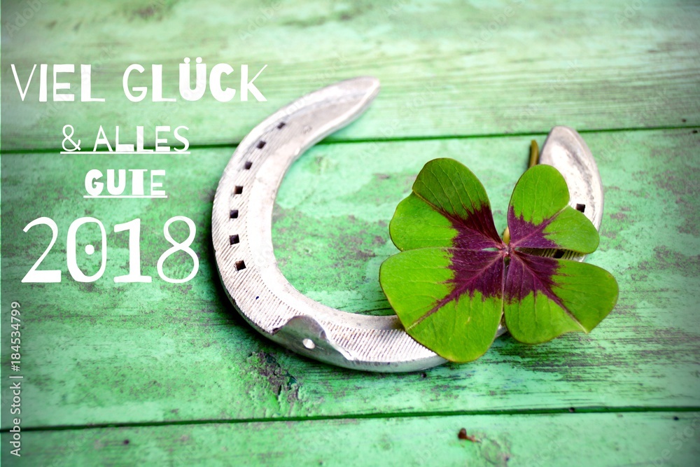 Viel Glück 2018 Wünsche für 2018 Glücksklee mit Hufeisen StockFoto