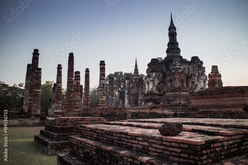 Ruin temple at Sukhothai Historical Park © sarunyu