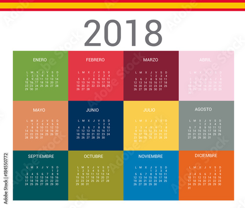 Calendario 2018 español. Empieza en lunes. Colores Pantone 2018.