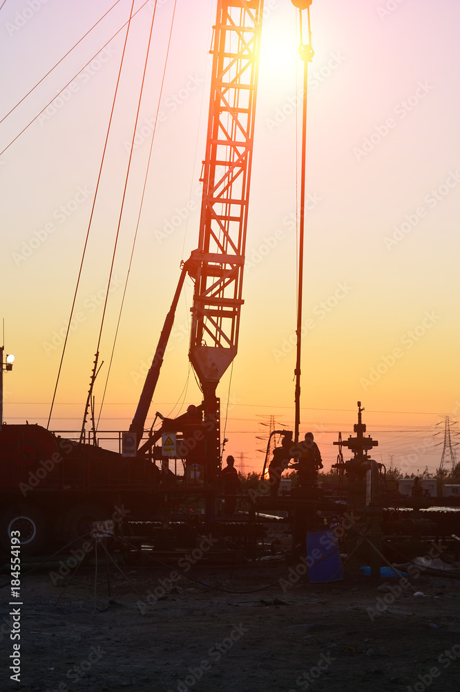 Obraz premium field oil workers at work