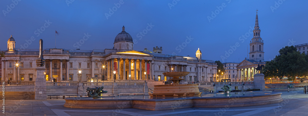 London - panorama of Trafalgar square at dusk.