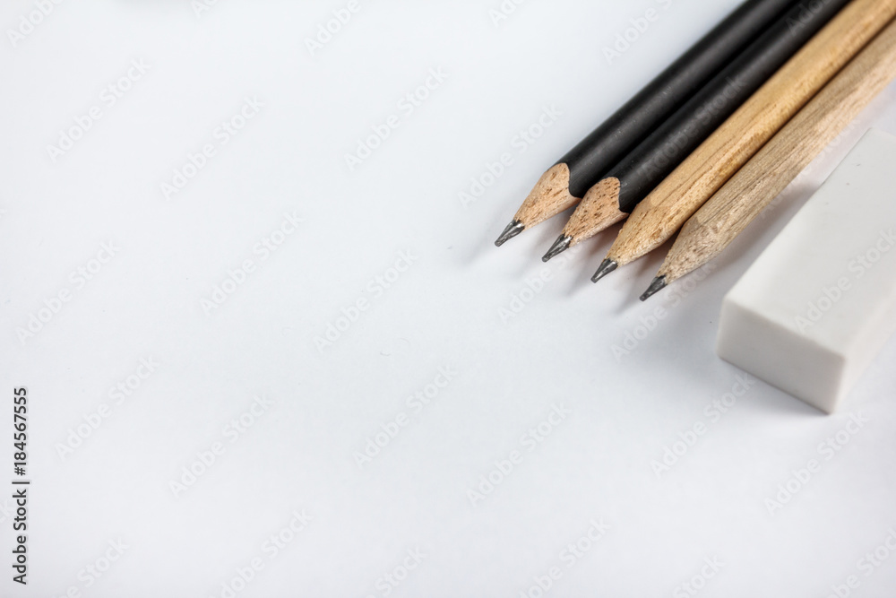 Obraz premium sharp pencil with eraser on blank paper