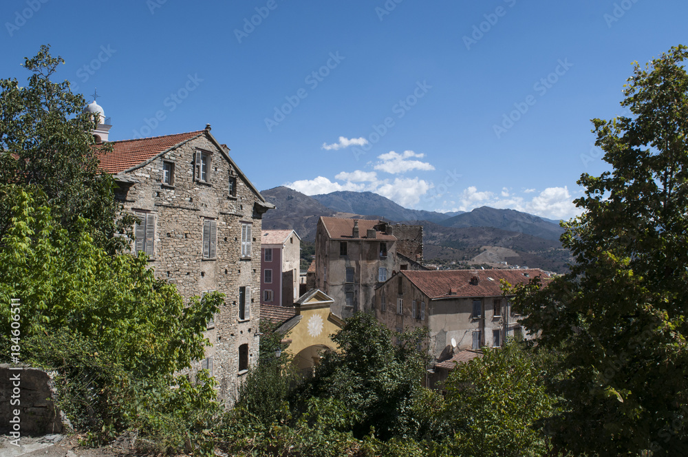 Corsica, 31/08/2017: lo skyline e vista dei vicoli della Cittadella di Corte, famoso villaggio dell'Alta Corsica, il più grande nell'entroterra dell'isola