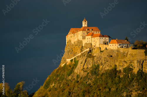 Riegersburg in Österreich bei Sonnenuntergang