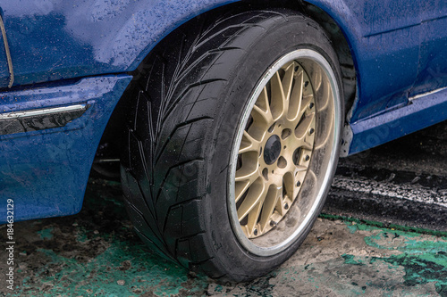 Sports car side view, alloy wheels © btxstudio