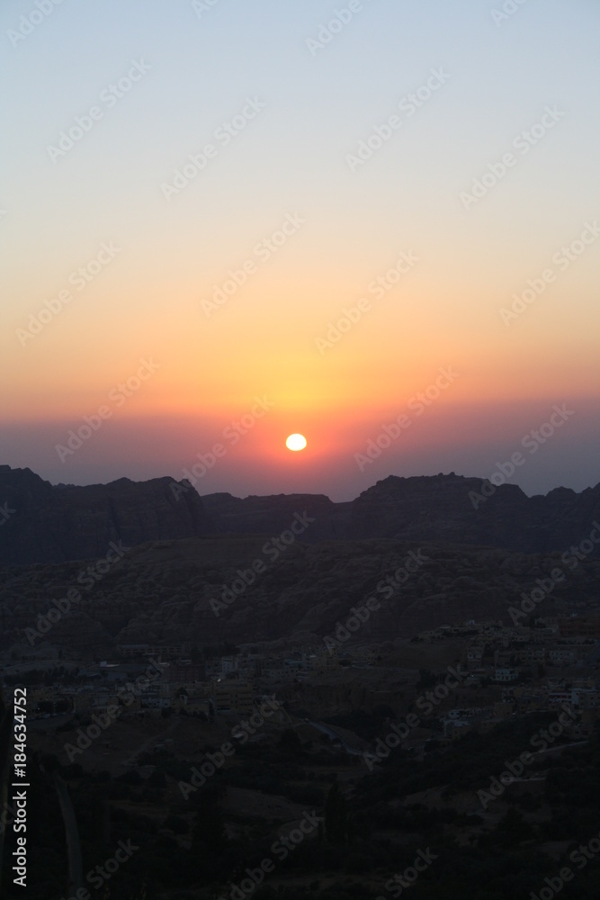Fototapeta premium Crépuscule sur la cité antique de Pétra - Jordanie
