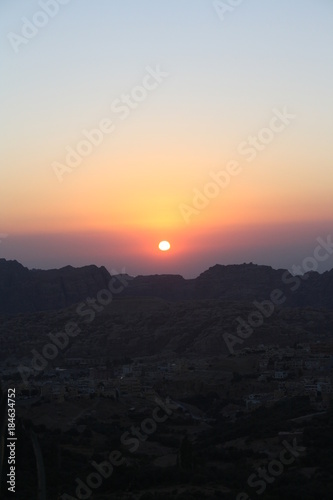 Crépuscule sur la cité antique de Pétra - Jordanie © Adel Kamel