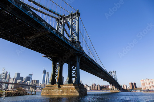 Fototapeta Naklejka Na Ścianę i Meble -  Brooklyn Bridge and Manhattan Skyline