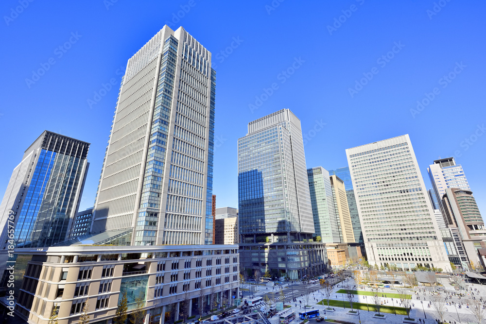 東京・丸の内のオフィスビル街