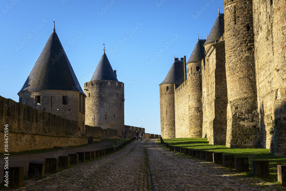 Murallaas y torres en Carcassonne. Francia