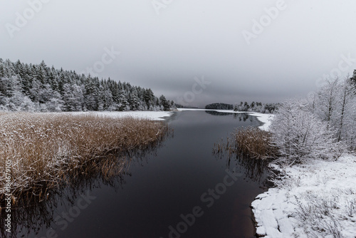 A snowy landscape overlooking water and ice © Jonas