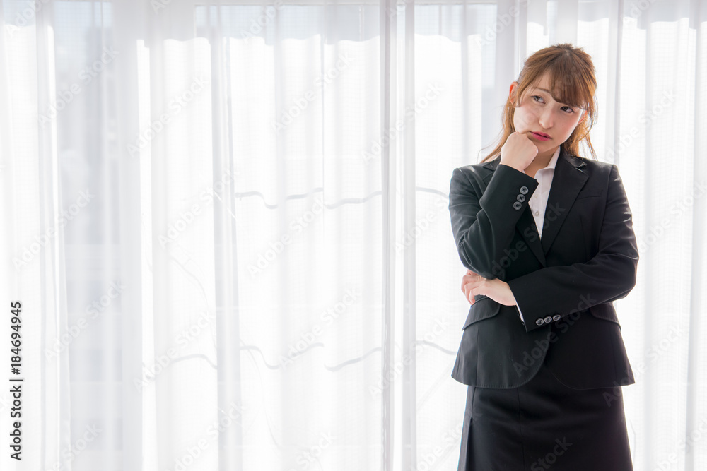 スーツの日本人女性 スーツの日本人女性