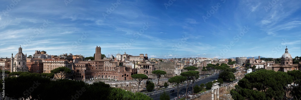 Roma, Italia. Vista panoramica Foro Traiano dall'alto. 