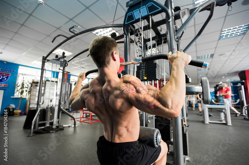 Φωτογραφία Shoulder pull down machine