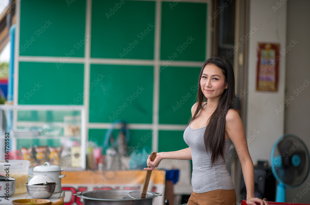 Obraz premium sexy women chefs are making noodles.