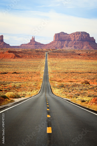 monument-valley-road