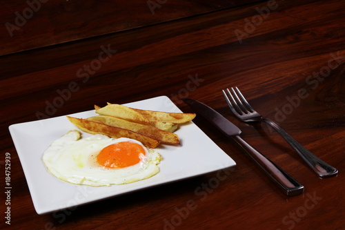 Uovo e patate fritte
