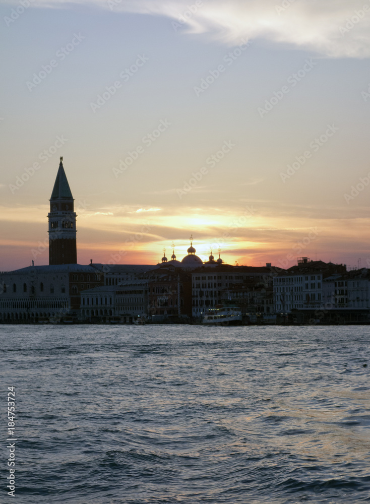 Fototapeta premium Sunset behind St. Mark's Cathedral, Venice, 2017.