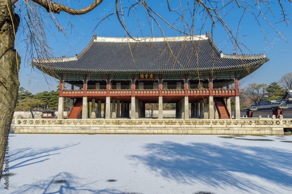 Dec 6,2017 Sonwing at Gyeonghoeru in Gyeongbok Palace, Seoul Dec 6,2017 Sonwing at Gyeonghoeru in Gyeongbok Palace, Seoul