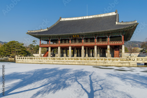Dec 6,2017 Sonwing at Gyeonghoeru in Gyeongbok Palace, Seoul © bugking88