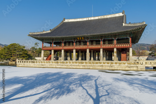 Dec 6,2017 Sonwing at Gyeonghoeru in Gyeongbok Palace, Seoul