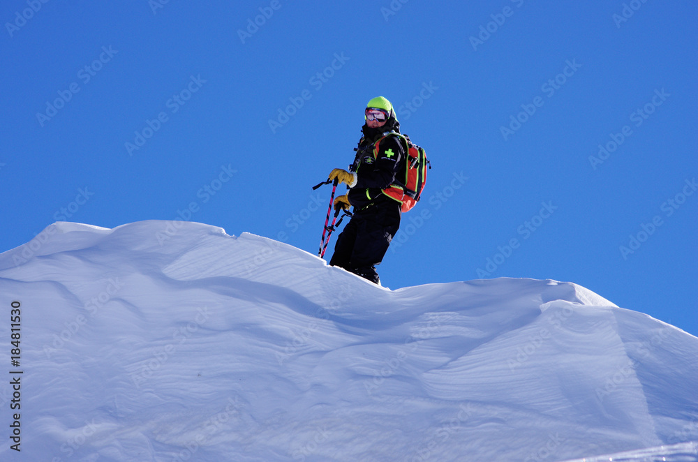 sécurisation de domaine skiable - pisteur secouriste au travail