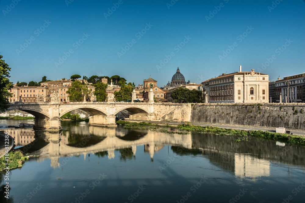 Blick über Tiber auf Vatikanstaat