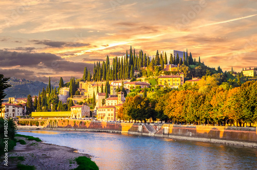 Foto Teatro Romano and castel San Pietro on Adige river in Verona, Veneto region, Italy