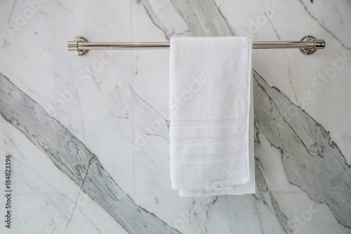 Konstfotografi towel napkin on stainless stell rack in restroom