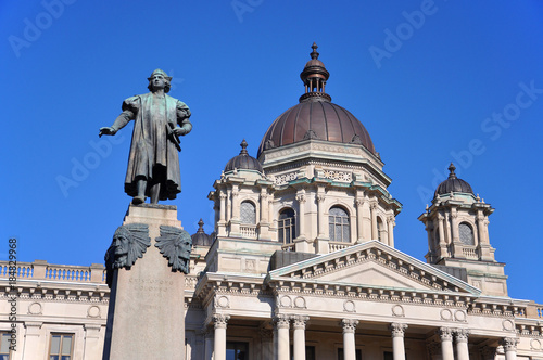 Columbus Statue in front of Onondaga Supreme and County Courts House in downtown Syracuse, New York State, USA.