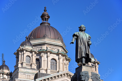 Columbus Statue in front of Onondaga Supreme and County Courts House in downtown Syracuse, New York State, USA. © Wangkun Jia