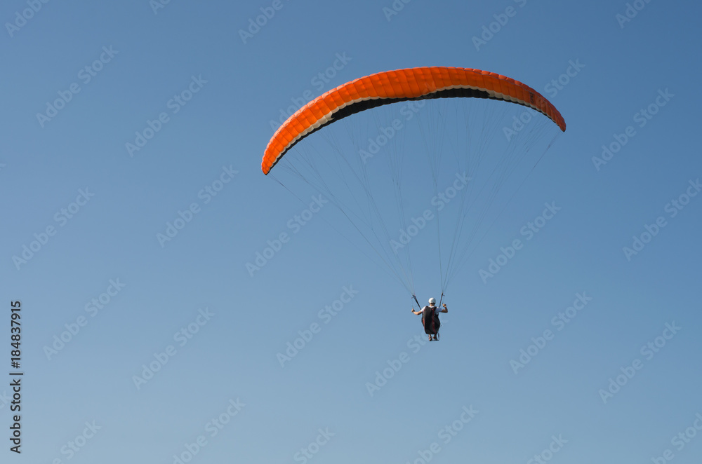 Esportistas praticando paraglider no brasil Esportistas praticando paraglider no brasil