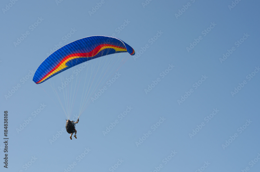 Esportistas praticando paraglider no brasil Esportistas praticando paraglider no brasil