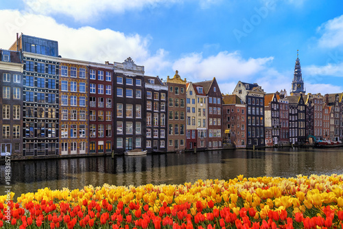 Canvas Print Traditional old buildings in Amsterdam.