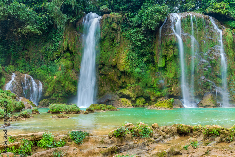 Fototapeta premium Amazing Ban Gioc waterfall flow down fluted in Cao Bang province, Vietnam. Ban Gioc waterfall is one of the top 10 waterfalls in the world along Vietnam and China border