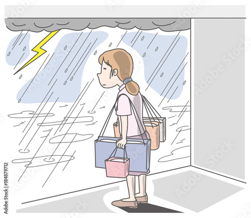 買物帰りに大雨にあう女性
