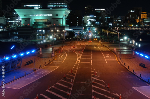 横浜税関夜景　大桟橋