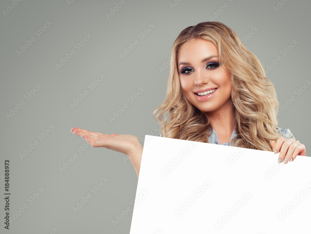 Naklejka premium Smiling Woman with White Empty Banner Showing Empty Copy Space on the Open Hand