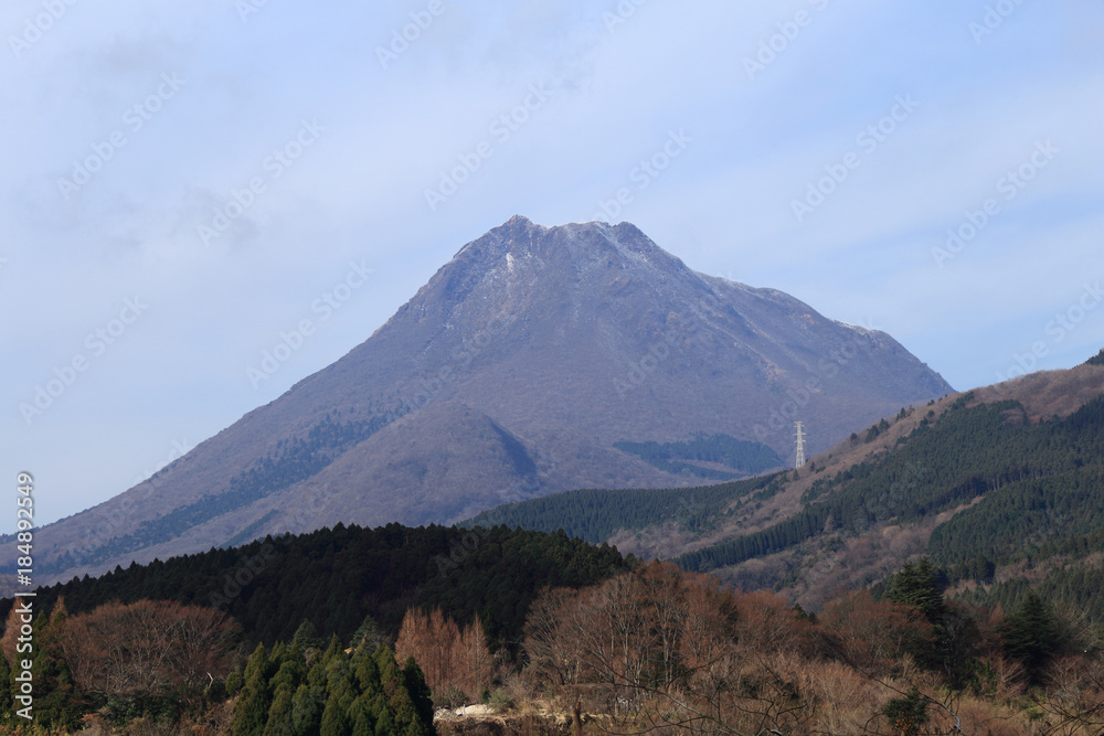 Fototapeta premium Yufudake zimą widziany z jeziora Shidaka