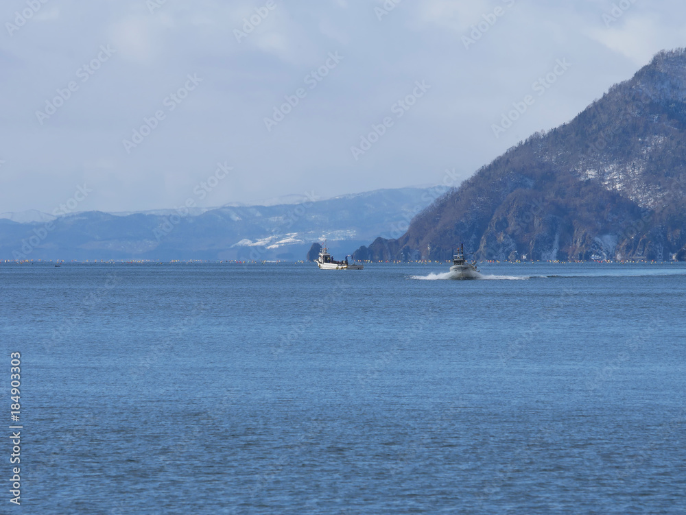 北海道噴火湾の漁船