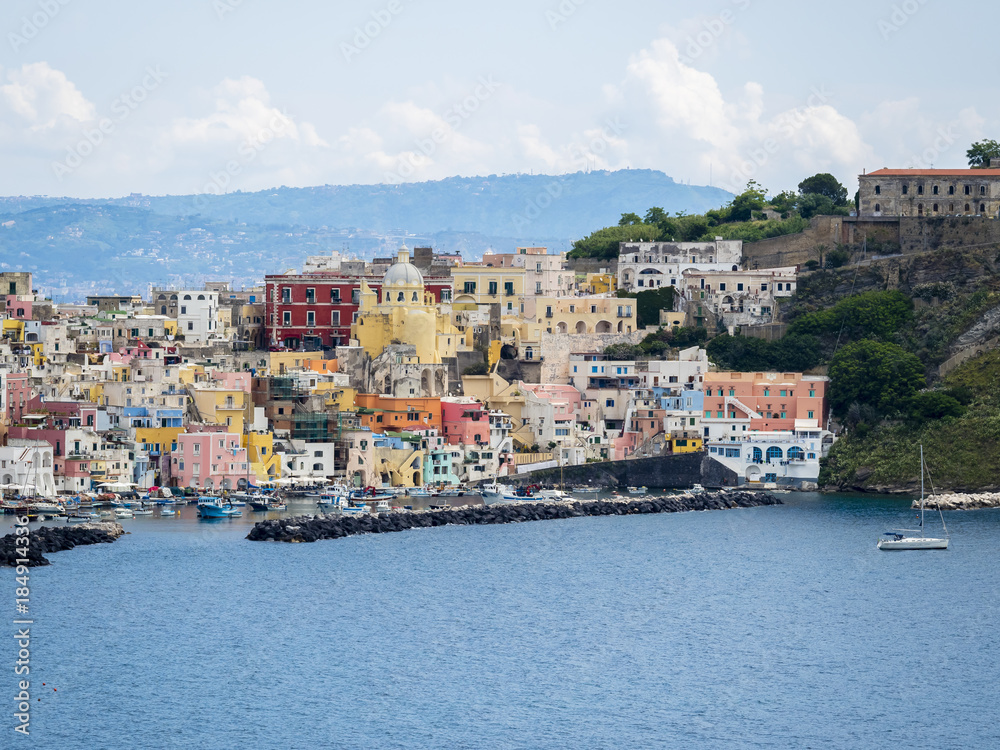Blick auf die Insel Procida, Phlegräische Inseln, Golf von Neapel, Kampanien, Italien