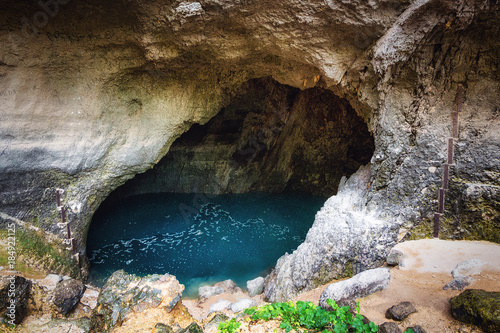 Fontaine-de-Vaucluse pond