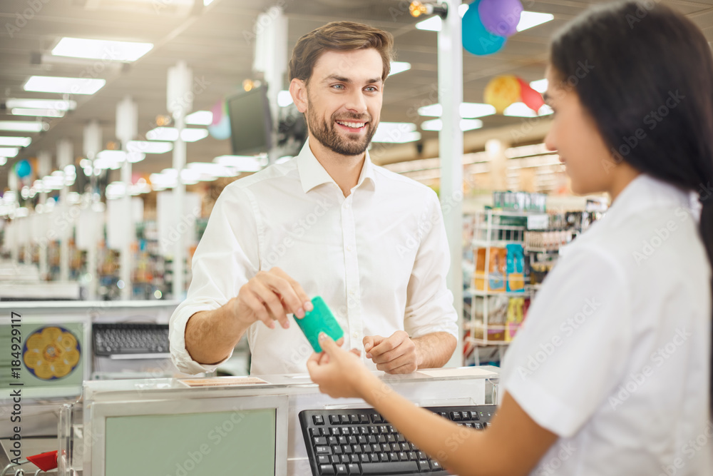 Obraz premium Man buying food products in the supermarket shopping