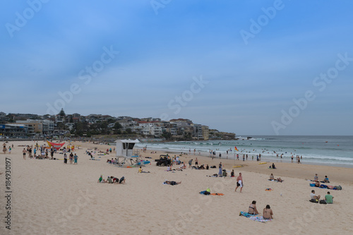 Blick über Bondi-Beach in Sydney zur Bucht in Richtung Meer  © jeho.photography