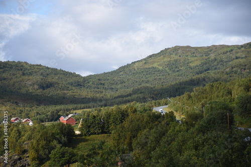 Norwegen, Alta, Finnmark, Straße, Fjord, Altafjord, Langfjorden,  Troms, Küste, Ufer, Wasser, Herbst, Sommer, Wolken,, Landwirtschaft, Weide photo