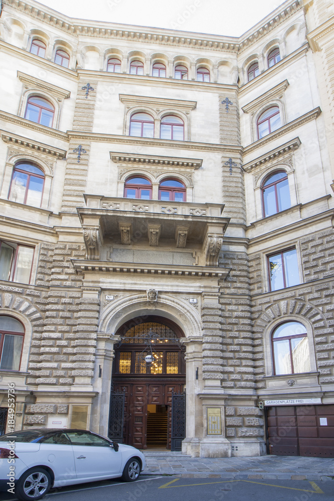 Eingang zu einem Wohngebäude in Wien, der Hauptstadt von Österreich